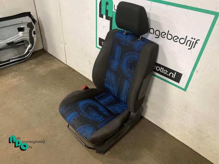 Stoel links van een Opel Agila (B) 1.2 16V 2011