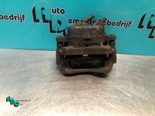 Begagnade Främre bromsok, höger Fiat Ducato (280) 2.5 D Pris € 75,00 Marginaltabell erbjuds av Autodemontagebedrijf Otte