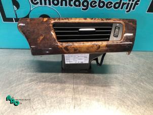 Begagnade Luftmunstycke, instrumentbräda BMW 3 serie (E90) 318i 16V Pris € 15,00 Marginaltabell erbjuds av Autodemontagebedrijf Otte