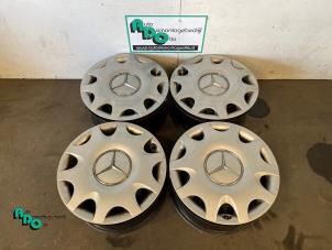 Gebruikte Velgen set Mercedes A (W169) 2.0 A-160 CDI 16V 5-Drs. Prijs € 150,00 Margeregeling aangeboden door Autodemontagebedrijf Otte