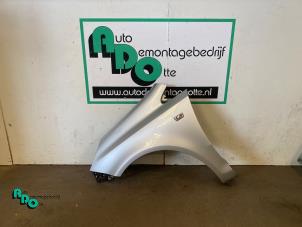 Begagnade Framskärm, vänster Opel Corsa D 1.2 16V Pris € 50,00 Marginaltabell erbjuds av Autodemontagebedrijf Otte