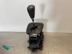 Begagnade Automatisk växelväljare Peugeot 107 1.0 12V Pris € 25,00 Marginaltabell erbjuds av Autodemontagebedrijf Otte