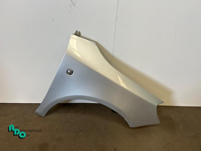 Framskärm, höger från en Skoda Fabia II Combi 1.2i 12V 2012