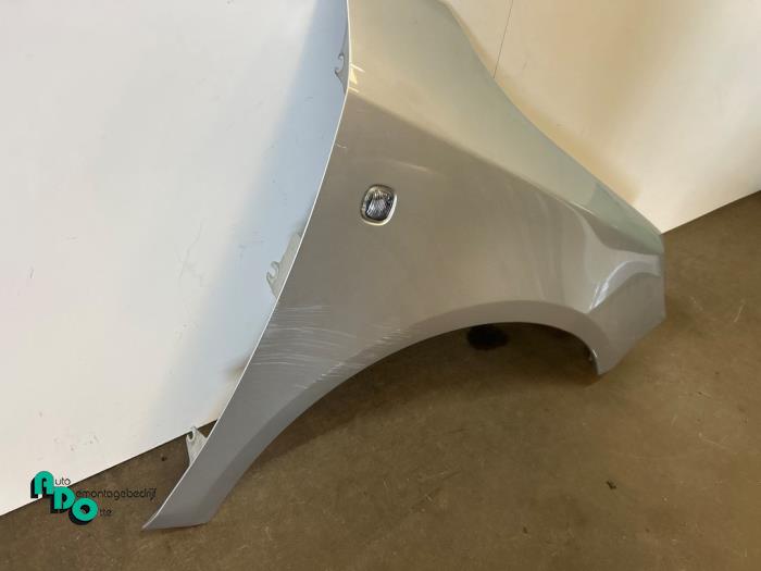 Framskärm, höger från en Skoda Fabia II Combi 1.2i 12V 2012