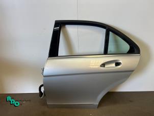 Begagnade Bakdörr, 4-dörrars, vänster Mercedes C (W204) 1.8 C-200K 16V Pris € 120,00 Marginaltabell erbjuds av Autodemontagebedrijf Otte