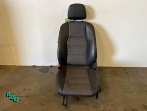Gebruikte Stoel links Mercedes C (W204) 1.8 C-200K 16V Prijs € 160,00 Margeregeling aangeboden door Autodemontagebedrijf Otte