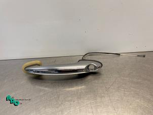 Gebruikte Deurgreep 2Deurs links BMW Mini One/Cooper (R50) 1.6 16V Cooper Prijs € 20,00 Margeregeling aangeboden door Autodemontagebedrijf Otte