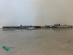 Begagnade Dekorstripe, baklucka Mercedes C (W204) 1.8 C-200K 16V Pris € 30,00 Marginaltabell erbjuds av Autodemontagebedrijf Otte