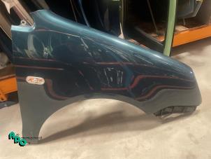 Używane Blotnik prawy przód Volkswagen Polo IV (9N1/2/3) 1.4 16V Cena € 40,00 Procedura marży oferowane przez Autodemontagebedrijf Otte