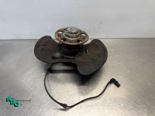 Begagnade Spindel, vänster fram Mercedes C (W204) 1.8 C-200K 16V Pris € 20,00 Marginaltabell erbjuds av Autodemontagebedrijf Otte