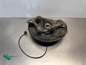 Gebruikte Fusee links-achter Mercedes C (W204) 1.8 C-200K 16V Prijs € 20,00 Margeregeling aangeboden door Autodemontagebedrijf Otte