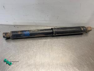 Gebruikte Schokdemper links-achter Opel Movano (4A1; 4A2; 4B2; 4B3; 4C2; 4C3) 2.5 CDTI Prijs € 10,00 Margeregeling aangeboden door Autodemontagebedrijf Otte