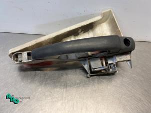 Gebruikte Greep achterdeur Bus-Bestel Fiat Scudo (270) 2.0 D Multijet Prijs € 15,00 Margeregeling aangeboden door Autodemontagebedrijf Otte