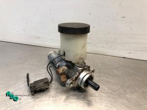 Używane Glówny cylinder hamulcowy Mazda MX-5 (NB18/35/8C) 1.6i 16V Cena € 25,00 Procedura marży oferowane przez Autodemontagebedrijf Otte