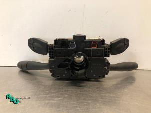 Begagnade Spak, rattstång Peugeot Partner Tepee (7A/B/C/D/E/F/G/J/P/S) 1.6 HDiF 90 16V Phase 1 Pris € 75,00 Marginaltabell erbjuds av Autodemontagebedrijf Otte