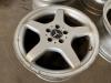 Velgen set van een Mercedes-Benz E (W211) 4.0 E-420 CDI V8 32V 2003