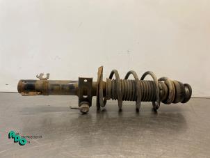 Begagnade Stötdämparstång, vänster fram Volkswagen Polo V (6R) 1.2 TDI 12V BlueMotion Pris € 25,00 Marginaltabell erbjuds av Autodemontagebedrijf Otte