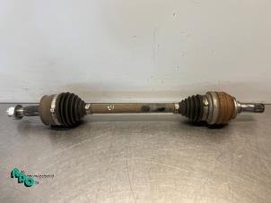 Begagnade Drivaxel, vänster fram Chevrolet Aveo (300) 1.2 16V Pris € 30,00 Marginaltabell erbjuds av Autodemontagebedrijf Otte