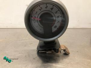 Używane Obrotomierz Peugeot 107 1.0 12V Cena € 25,00 Procedura marży oferowane przez Autodemontagebedrijf Otte