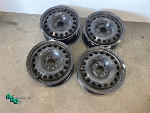 Gebruikte Velgen set Opel Astra J (PC6/PD6/PE6/PF6) 1.6 Turbo 16V Prijs € 100,00 Margeregeling aangeboden door Autodemontagebedrijf Otte