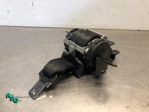 Używane Pas bezpieczenstwa srodkowy tyl Nissan Qashqai (J10) 2.0 16V 4x4 Cena € 20,00 Procedura marży oferowane przez Autodemontagebedrijf Otte