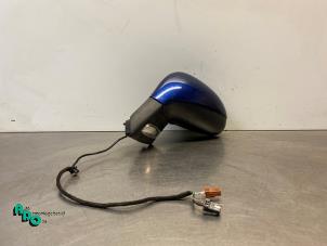 Begagnade Skärmspegel, vänster Peugeot 207/207+ (WA/WC/WM) 1.4 Pris € 20,00 Marginaltabell erbjuds av Autodemontagebedrijf Otte