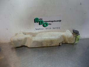 Begagnade Behållare, vindrutespolare, bakruta Cadillac Seville Pris € 25,00 Marginaltabell erbjuds av Autodemontagebedrijf Otte