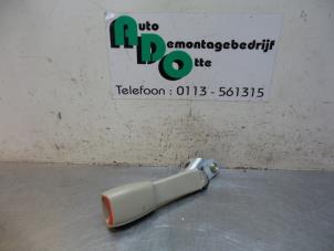 Begagnade Bakre bältesspänne, vänster Cadillac Seville Pris € 30,00 Marginaltabell erbjuds av Autodemontagebedrijf Otte