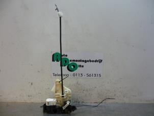 Begagnade Dörrlåsmekanism, 4-dörrars, vänster bak Cadillac Seville Pris € 30,00 Marginaltabell erbjuds av Autodemontagebedrijf Otte