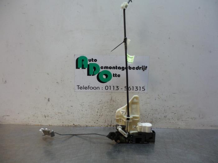 Deurslot Mechaniek 4Deurs rechts-achter van een Cadillac Seville 2001