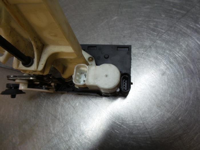 Deurslot Mechaniek 4Deurs rechts-achter van een Cadillac Seville 2001