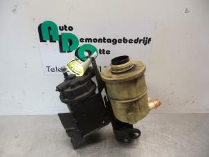 Begagnade Bränslefilterhus Renault Espace (JK) 3.0 dCi V6 24V Pris € 20,00 Marginaltabell erbjuds av Autodemontagebedrijf Otte