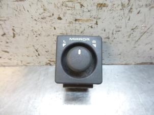 Begagnade Spegelspak Landrover Freelander Hard Top 2.5 V-6 Pris € 15,00 Marginaltabell erbjuds av Autodemontagebedrijf Otte