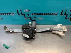 Gebruikte Ruitmechaniek 4Deurs links-achter Ford Mondeo III Wagon 2.0 TDCi/TDDi 115 16V Prijs € 50,00 Margeregeling aangeboden door Autodemontagebedrijf Otte