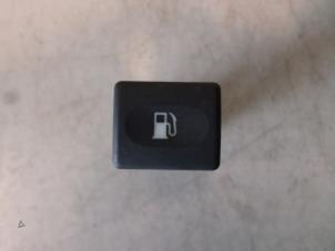 Gebruikte Schakelaar Tankklep Landrover Discovery II 2.5 Td5 Prijs € 15,00 Margeregeling aangeboden door Autodemontagebedrijf Otte