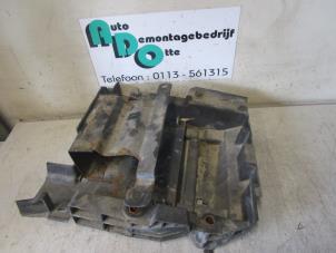Begagnade Batterilåda Renault Laguna II Grandtour (KG) 1.9 dCi 120 Pris € 30,00 Marginaltabell erbjuds av Autodemontagebedrijf Otte