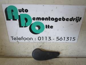 Begagnade Handtag, skjutdörr, höger Opel Vivaro 1.9 DTI 16V Pris € 20,00 Marginaltabell erbjuds av Autodemontagebedrijf Otte