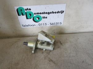 Gebruikte Hoofdremcilinder Ford Focus C-Max 2.0 TDCi 16V Prijs € 25,00 Margeregeling aangeboden door Autodemontagebedrijf Otte