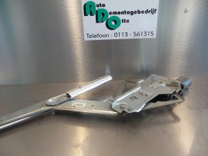 Używane Mechanizm szyby prawej przedniej wersja 2-drzwiowa Opel Astra G (F67) 1.6 16V Twin Port Cena € 25,00 Procedura marży oferowane przez Autodemontagebedrijf Otte