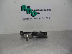 Begagnade Dörrhandtag, 2-dörrars, höger Renault Trafic New (FL) 1.9 dCi 100 16V Pris € 25,00 Marginaltabell erbjuds av Autodemontagebedrijf Otte
