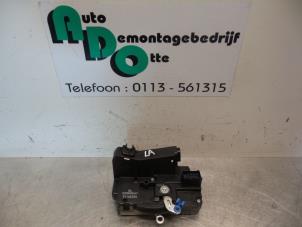 Begagnade Låsmekanism, bakdörr, minibuss/van Renault Trafic New (FL) 1.9 dCi 100 16V Pris € 25,00 Marginaltabell erbjuds av Autodemontagebedrijf Otte