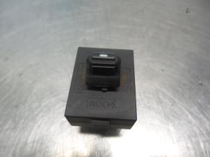 Begagnade Brytare, eldrivna fönster Jeep Grand Cherokee (ZJ) 5.2i V8 Pris € 10,00 Marginaltabell erbjuds av Autodemontagebedrijf Otte