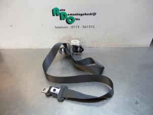 Gebruikte Veiligheidsgordel midden-achter Daihatsu Sirion 2 (M3) 1.3 16V DVVT Prijs € 30,00 Margeregeling aangeboden door Autodemontagebedrijf Otte