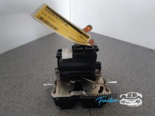 Używane Mechanizm zamka tylnej klapy Mitsubishi Colt (Z2/Z3) 1.3 16V Cena € 25,00 Procedura marży oferowane przez Franken Autodemontage B.V.