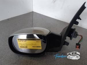 Gebruikte Buitenspiegel links Peugeot 206 (2A/C/H/J/S) 1.4 XR,XS,XT,Gentry Prijs € 35,00 Margeregeling aangeboden door Franken Autodemontage B.V.
