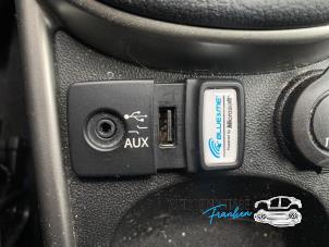 Begagnade AUX/USB-anslutning Alfa Romeo MiTo (955) 1.3 JTDm 16V Eco Pris på förfrågan erbjuds av Franken Autodemontage B.V.