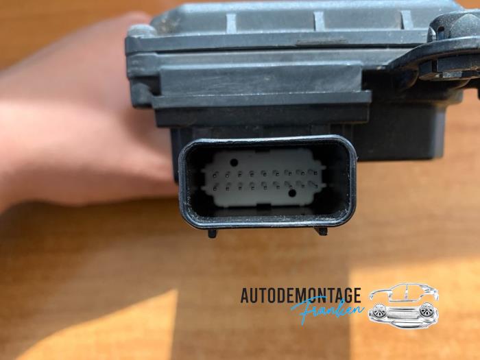 Adaptiv farthållare, sensor (avstånd) från en Volvo V60 I (FW/GW) 2.4 D6 20V Plug-in Hybrid AWD 2013