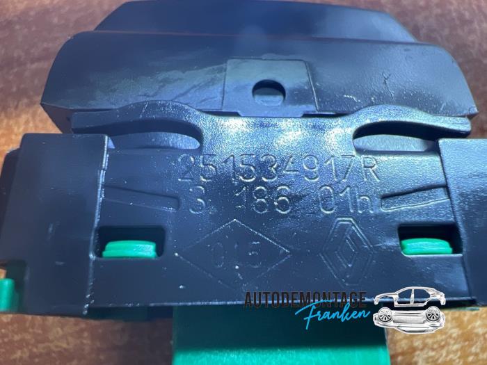 ASR-brytare från en Renault Captur (2R) 0.9 Energy TCE 12V 2013