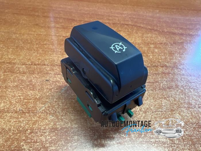 ASR-brytare från en Renault Captur (2R) 0.9 Energy TCE 12V 2013