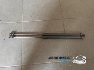 Begagnade Set med gasfjädrar, baklucka Mercedes A (W169) 2.0 A-180 CDI 16V 3-Drs. Pris € 25,00 Marginaltabell erbjuds av Franken Autodemontage B.V.